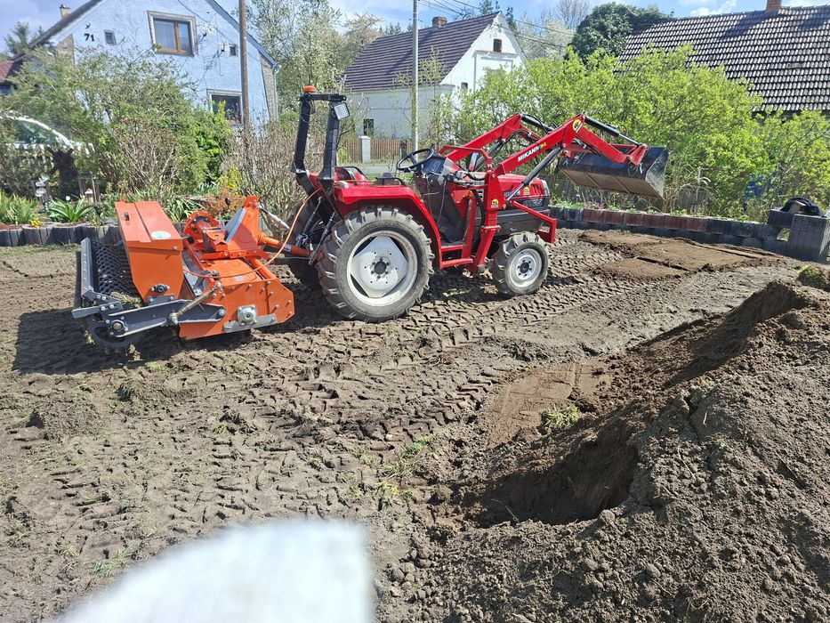 Koszenie i pielęgnacja trawników prace ogrodowe
