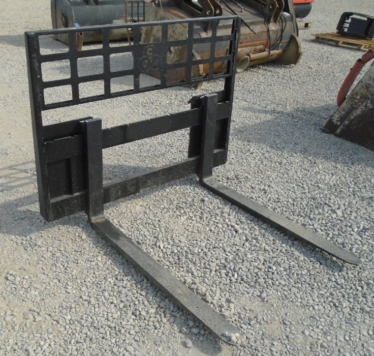 Widły do Bobcata i innych mini ładowarek Widły Bobcat Gehl JCB Mustang