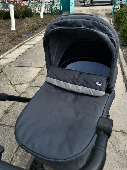 Продам дитячий візочок Chicco