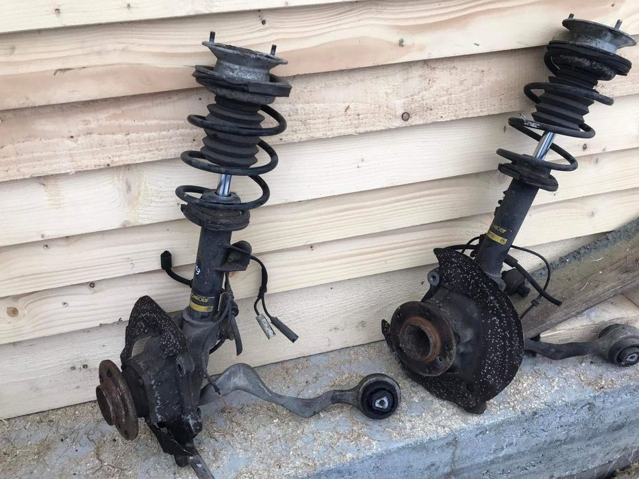 Zwrotnica przód przednia lewa prawa kopyto amortyzator wahacz