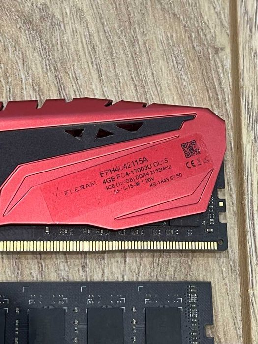 Оперативна пам'ять DDR3 8GB TeamGroup та DDR4 4GB Exceleram Phoenix (з радіатором)