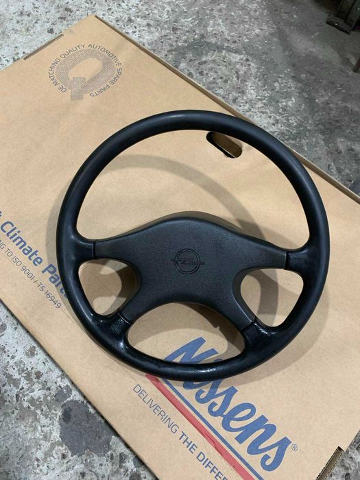 Руль на Opel Omega A