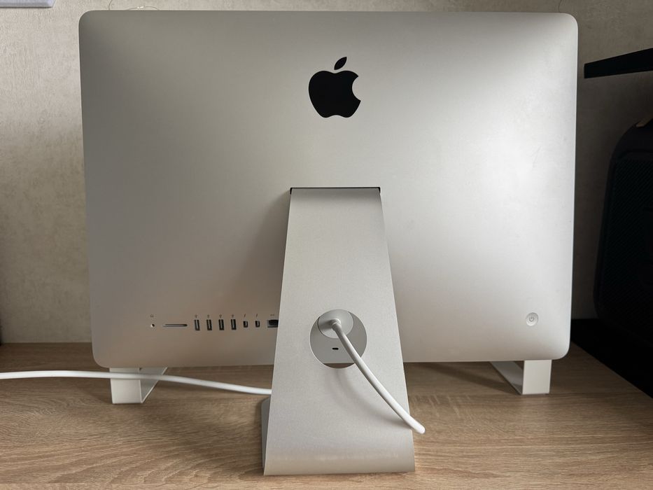 iMac 21.5 Late 2013 / Core i5 / 8GB / 1TB / Sequoia