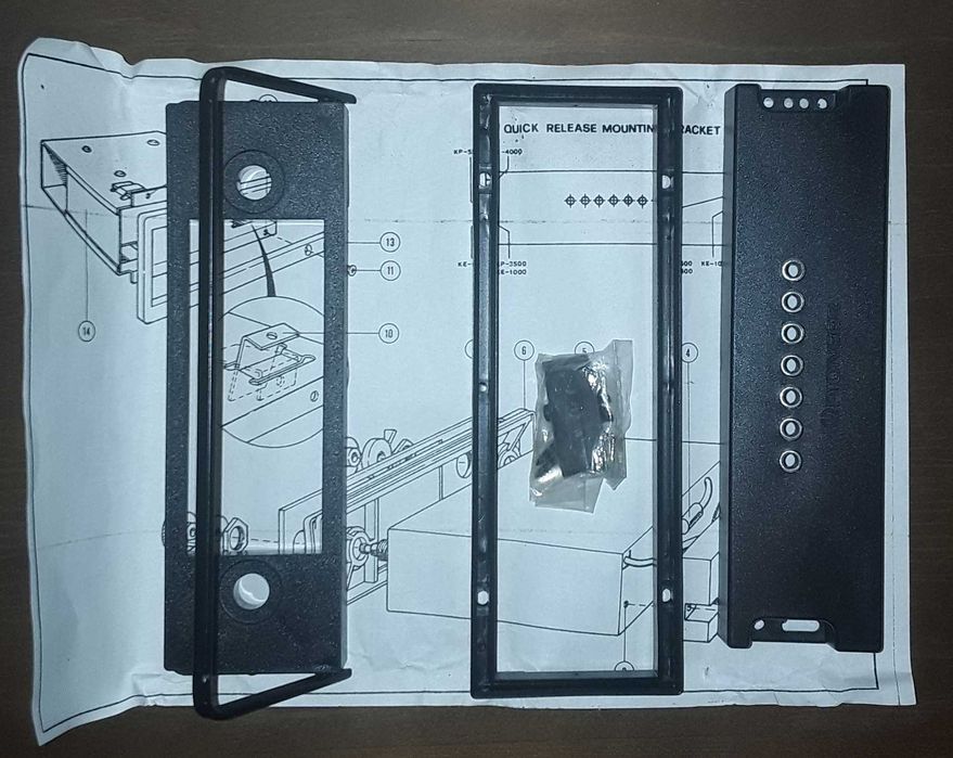 Auto-rádio antigo Pioneer KE-1000 + suporte de montagem AD-447