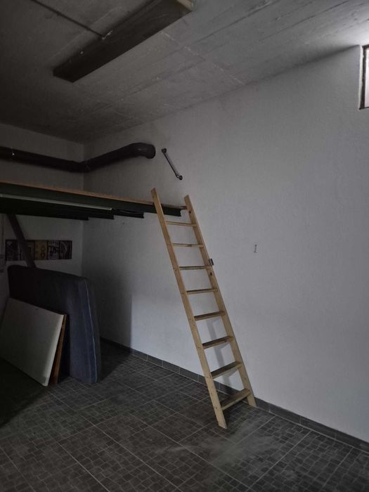 Arrenda-se Garagem Box 25m2 no centro do Feijó