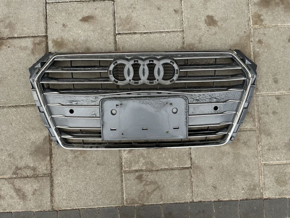 Решітка центральна Audi A4 2018