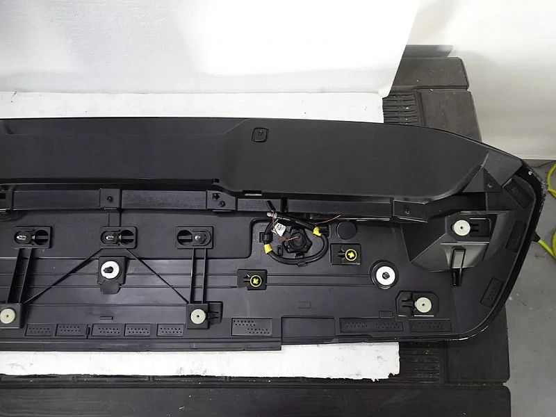 Spoiler lotka klapy światło stop Volvo XC40