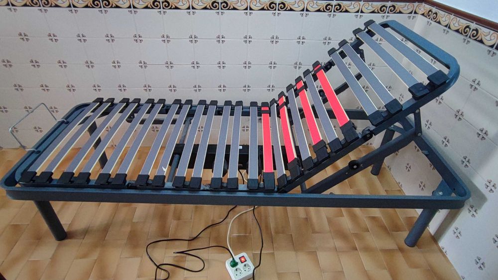 Cama articulada elétrica com comando e colchão