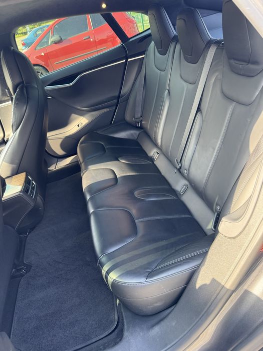 Tesla model S 70D 2015 (рестайлінг)