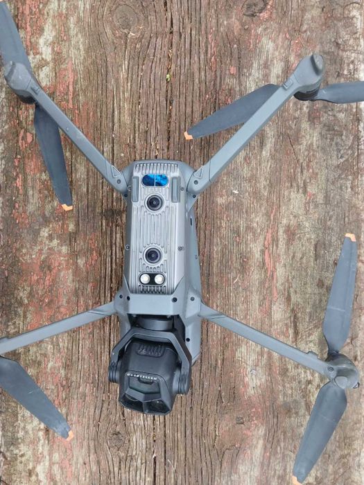 Дрон DJI Mavic 3 pro