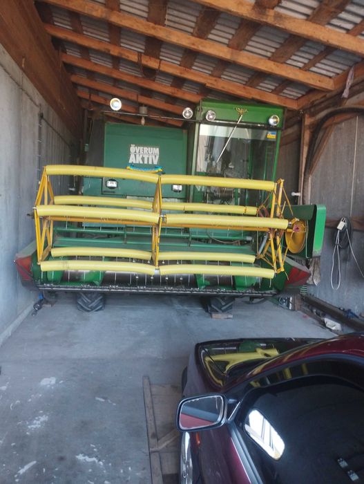 зерновий комбайн