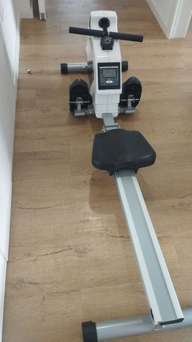 Máquina de Remo BH Aqua Home Rower – Excelente Estado