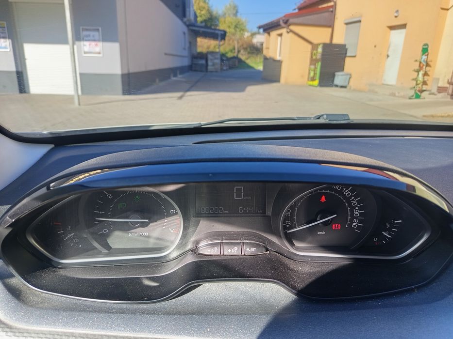Sprzedam Peugeota 208 2015r