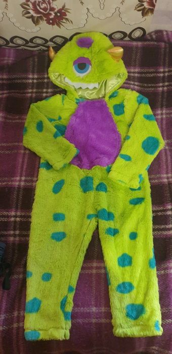 Продам махровый комбезСали Саливан