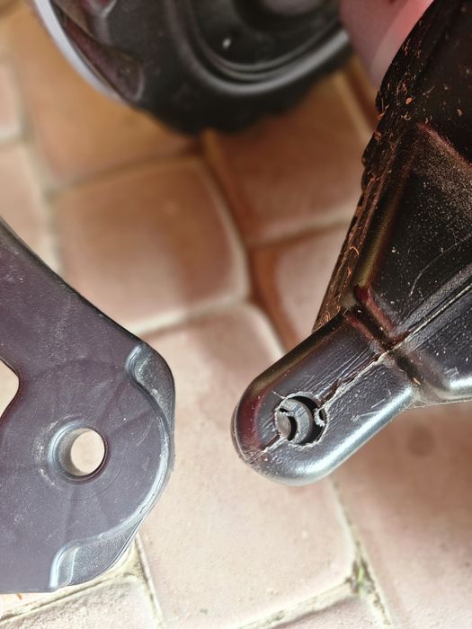 Traktorek na pedały, z przyczepą dla dziecka