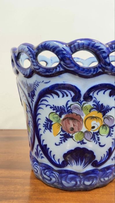 Vaso em faiança de Alcobaça.