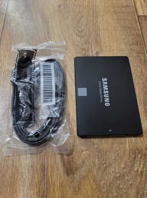 Dysk SSD 2.5 Samsung 850 EVO 250GB SATA III  Sprawny 100% do laptopa, do komputera + kable SATA