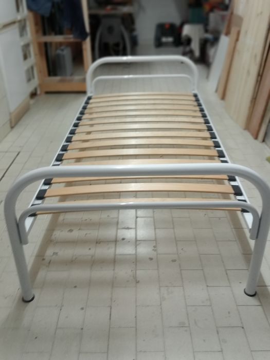 Cama de Ferro Solteiro