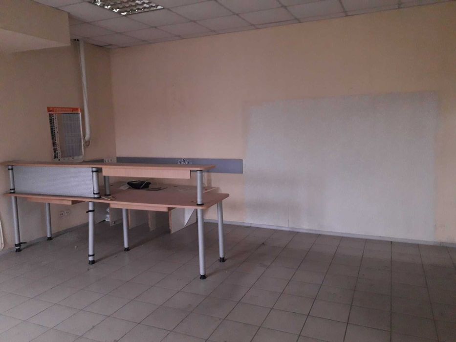 Продам приміщення автосалону