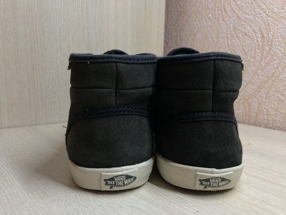 Теплые кожаные кеды Vans.