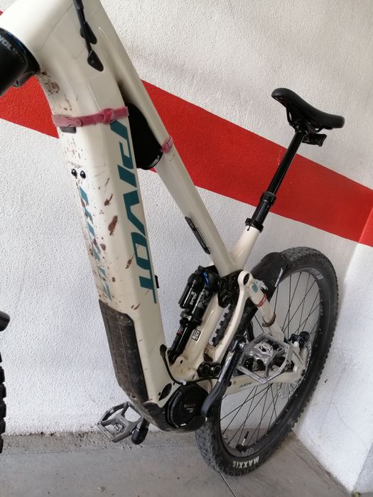 E-bike Pivot shuttle AM