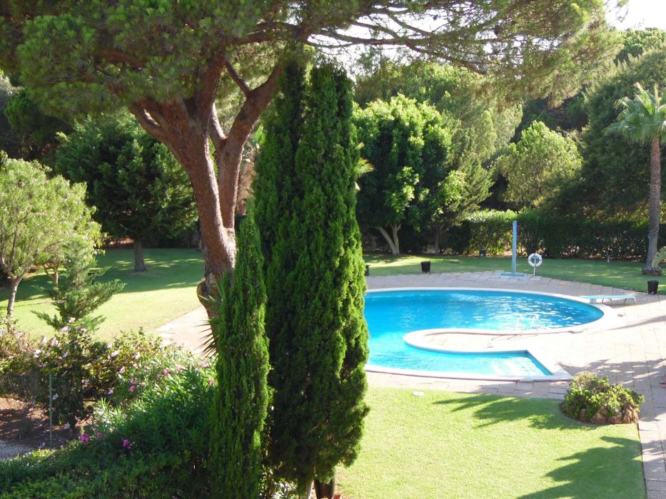 CASA DINA-T1 c/ picina + jardim + estacionamto, A Pé p/Marina +  Central - LIVRE c/ DESCONTOS  JULHO + SET. - VILAMOURA