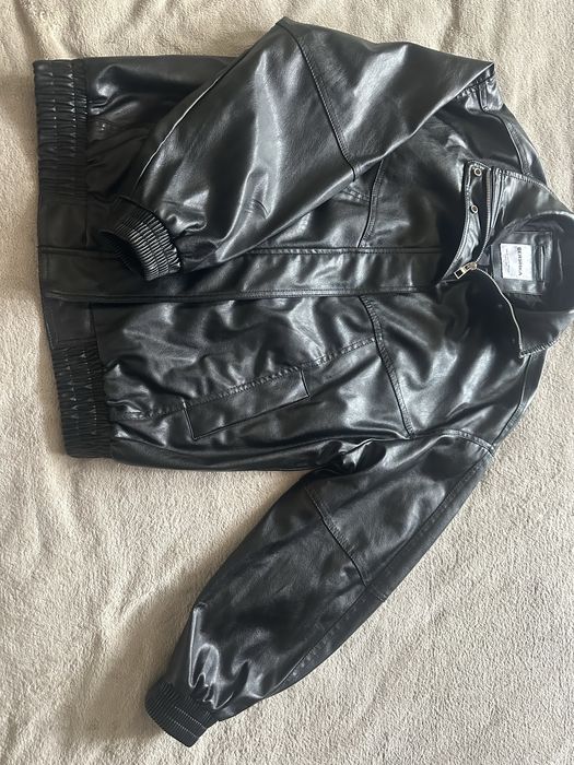 Бомбер bershka xs еко шкіра