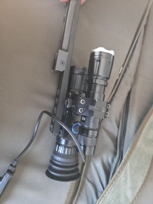 Pard NV008 z doświetlaczem