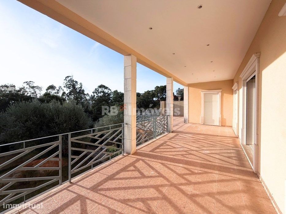 Moradia c/ 754m2 de Construção, Garagem e Jardim - Pedreira, Tomar