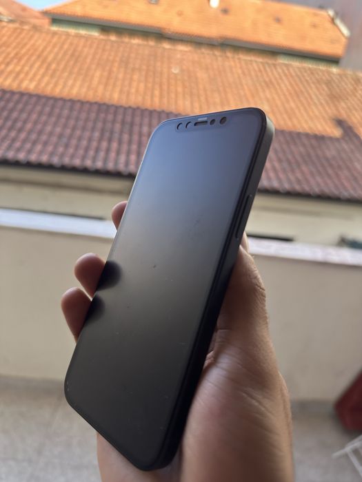 •I phone 12 com caixa•
