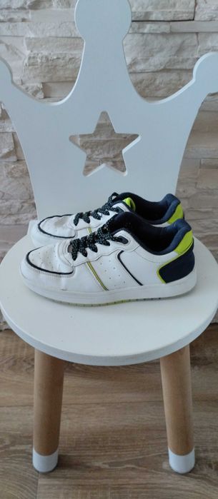 Buty sportowe adidasy dla chłopca białe r.33 Reserved