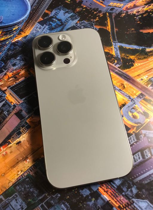 iPhone 16 Pro Titanium