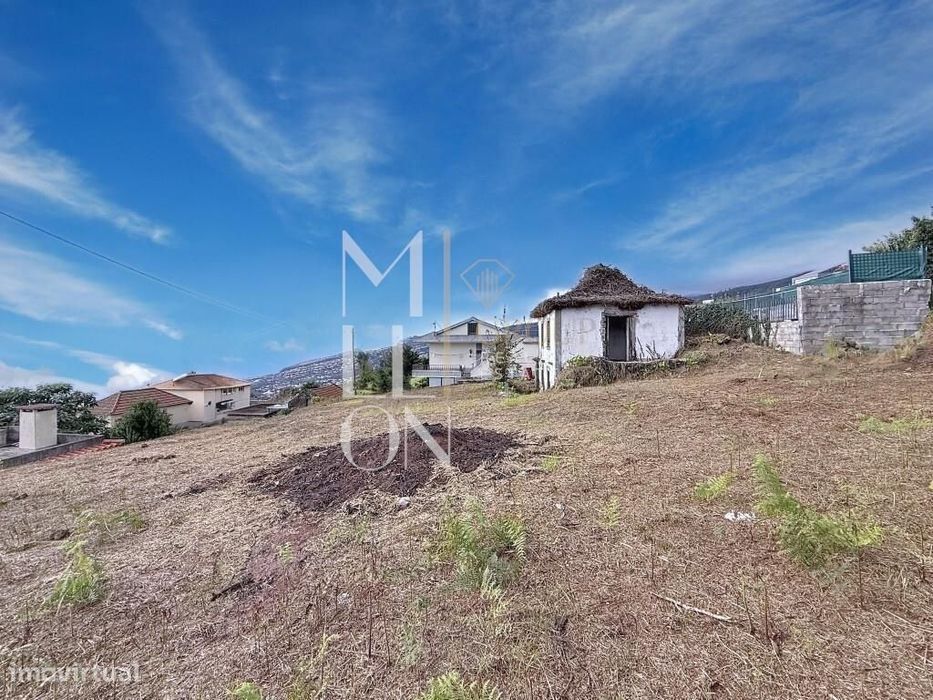 Propriedade no Arco da Calheta para recuperar