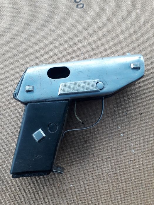 Писталет зажигалка