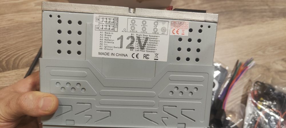 Магнітола 1DIN з висувним екраном 7" + Камера заднього виду + Мікрофон