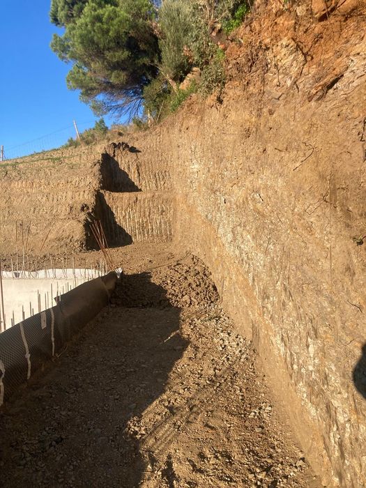 Terraplanagem  e limpeza de terrenos