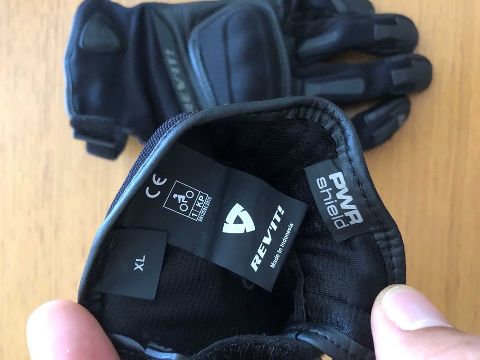 Vendo luvas Revit Striker 3