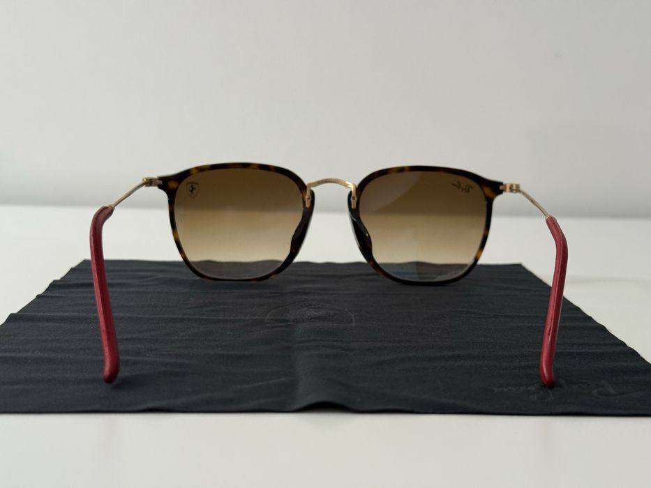 Óculos Ray.Ban com colaboração da Ferrari
