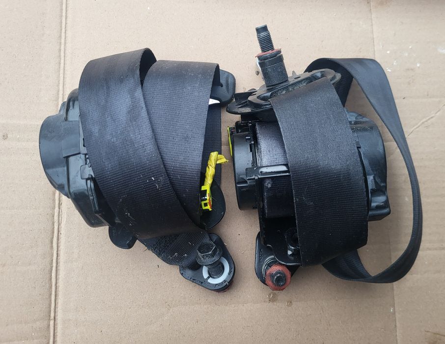 hyundai i20 II napinacze pasów tyl