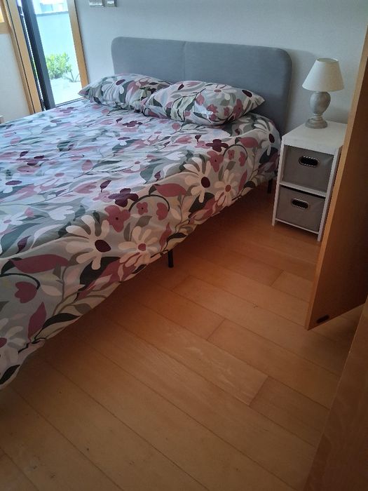 Cama casal excelente estado, com colchão.