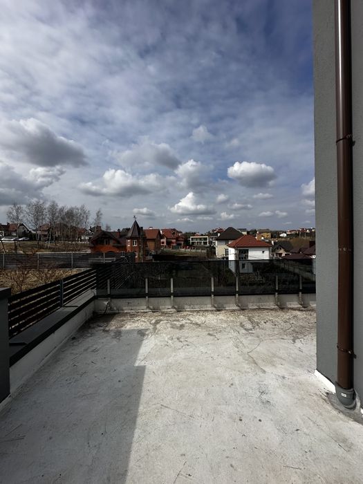 Будинок у Сокільниках з терасою і басейном