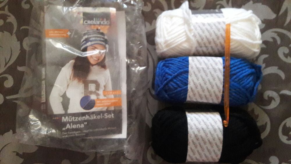Набор ниток с крючком для вязания шапки новый