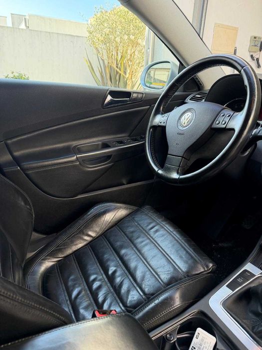 Volkswagen Passat 2006 com 226000 km. Muito estimado.