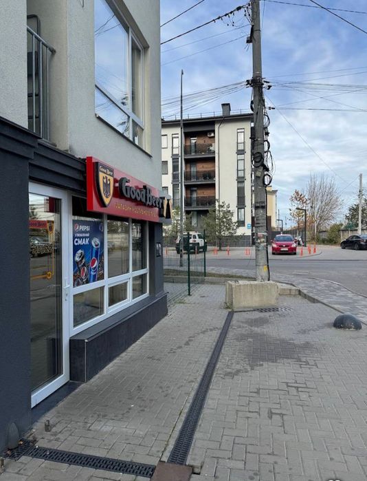 Пиво-Кофе-Цветы-Салон(40м.кв) Сергея Колоса,3