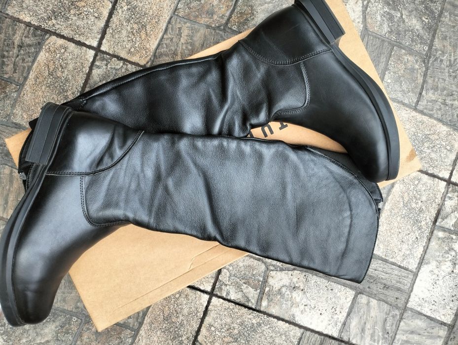 Нові шкіряні чоботи 38,5-39р