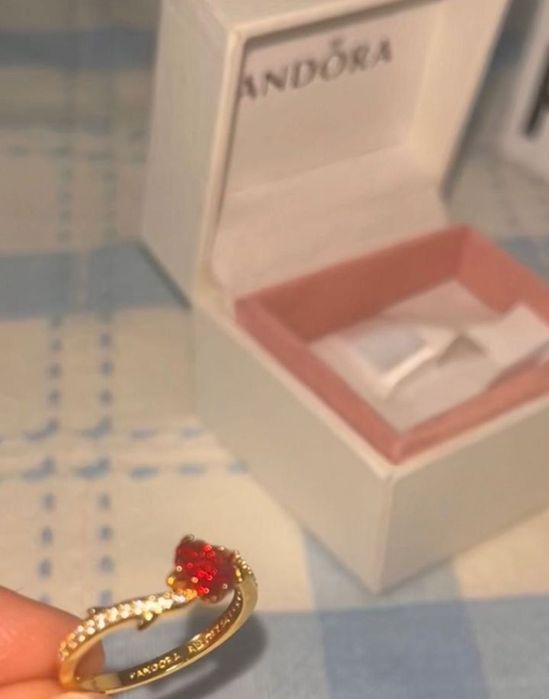 Anel da Pandora vermelho
