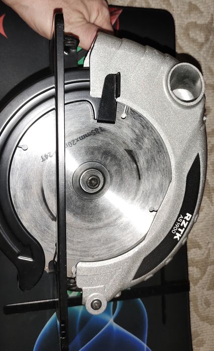 Циркулярна пила RZTK AS 1900 з дефектом!