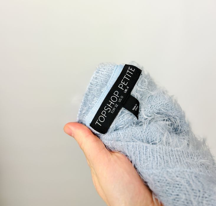 Błękitny puszysty sweter dopasowany XXS 32 Topshop