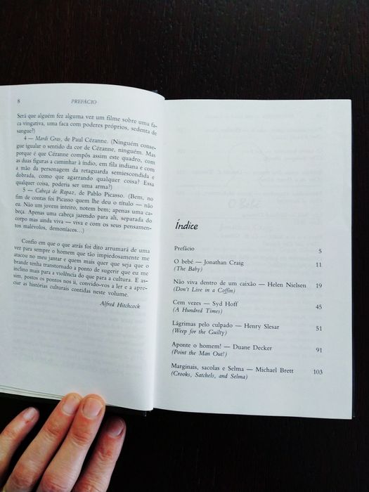 Dia difícil no cadafalso de Alfred Hitchcock .  Livro de capa dura