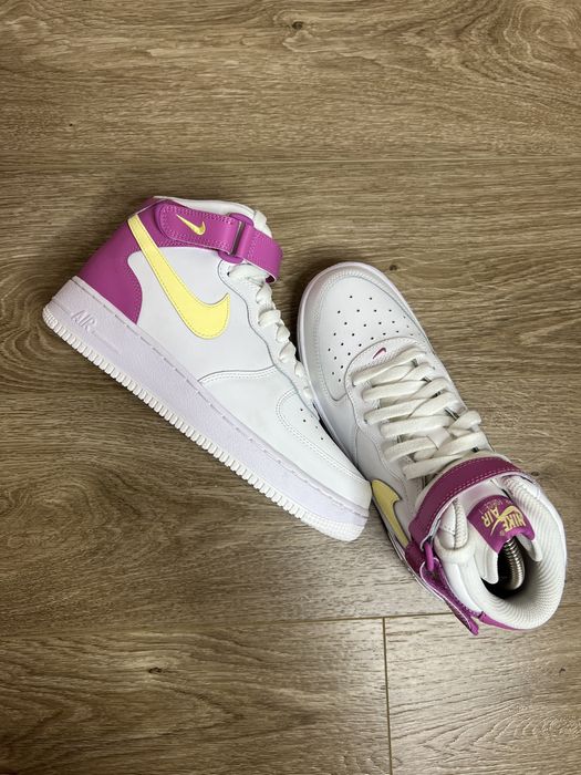 Продам БОМБЕЗНІ нові жіночі кросівки Nike Air Force 1 Mid